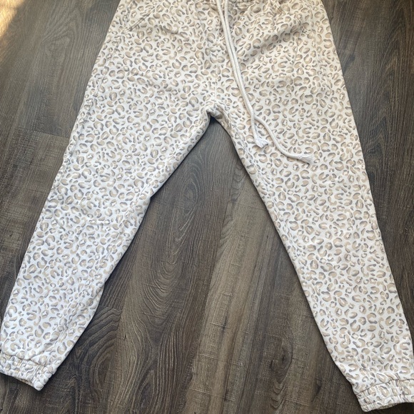 SOLD Abercrombie soft AF cheetah joggers - Picture 2 of 4